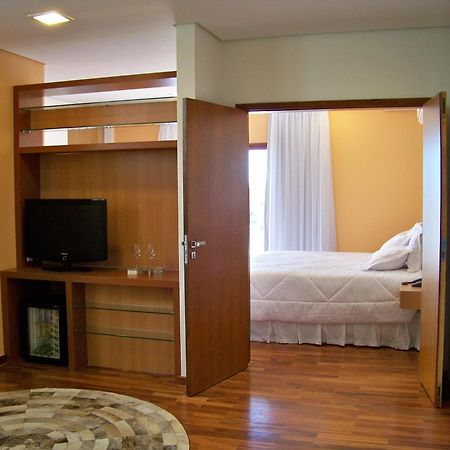 Ramada By Wyndham Furnaspark ฟอร์มิกา ภายนอก รูปภาพ