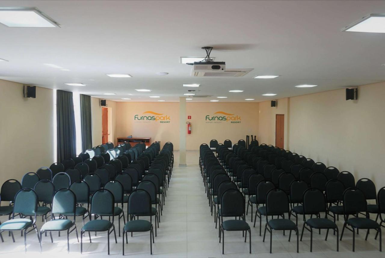 Ramada By Wyndham Furnaspark ฟอร์มิกา ภายนอก รูปภาพ