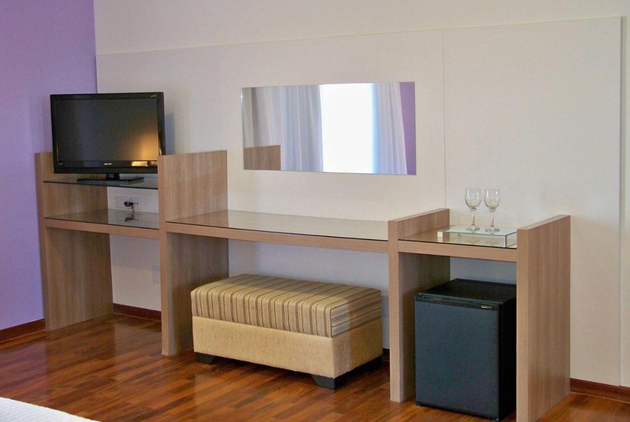Ramada By Wyndham Furnaspark ฟอร์มิกา ภายนอก รูปภาพ