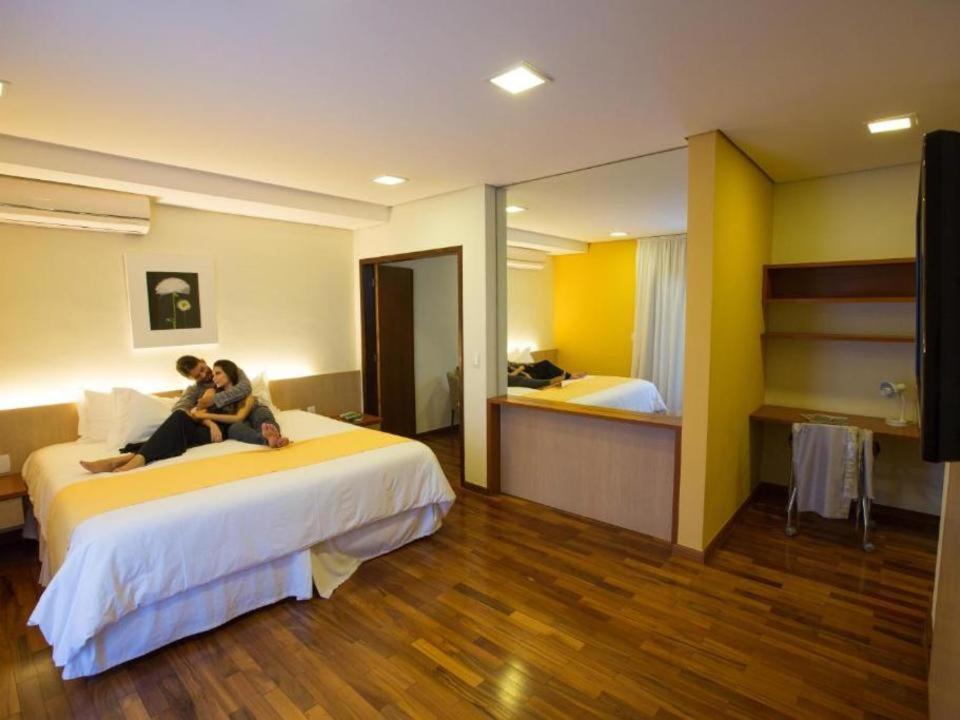 Ramada By Wyndham Furnaspark ฟอร์มิกา ภายนอก รูปภาพ