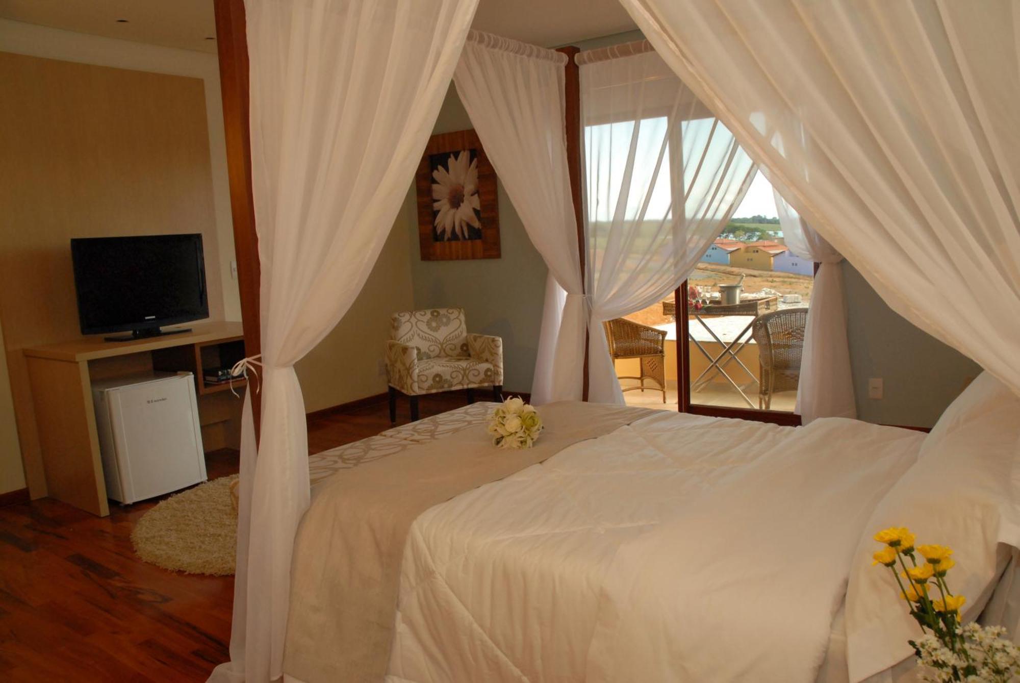 Ramada By Wyndham Furnaspark ฟอร์มิกา ภายนอก รูปภาพ