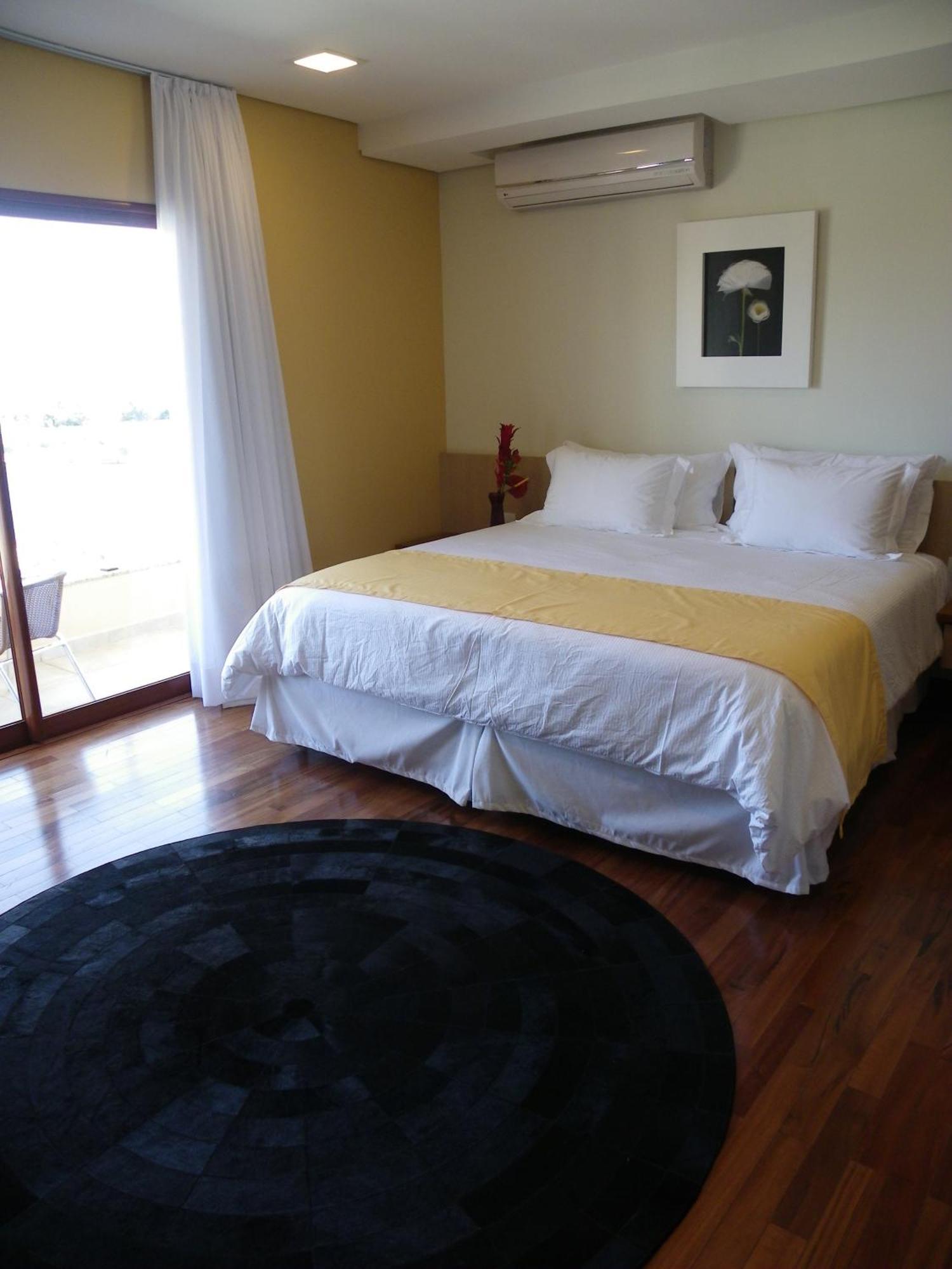 Ramada By Wyndham Furnaspark ฟอร์มิกา ภายนอก รูปภาพ