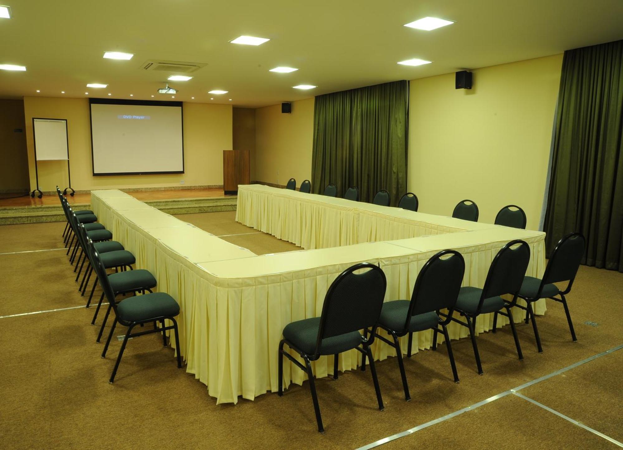 Ramada By Wyndham Furnaspark ฟอร์มิกา ภายนอก รูปภาพ