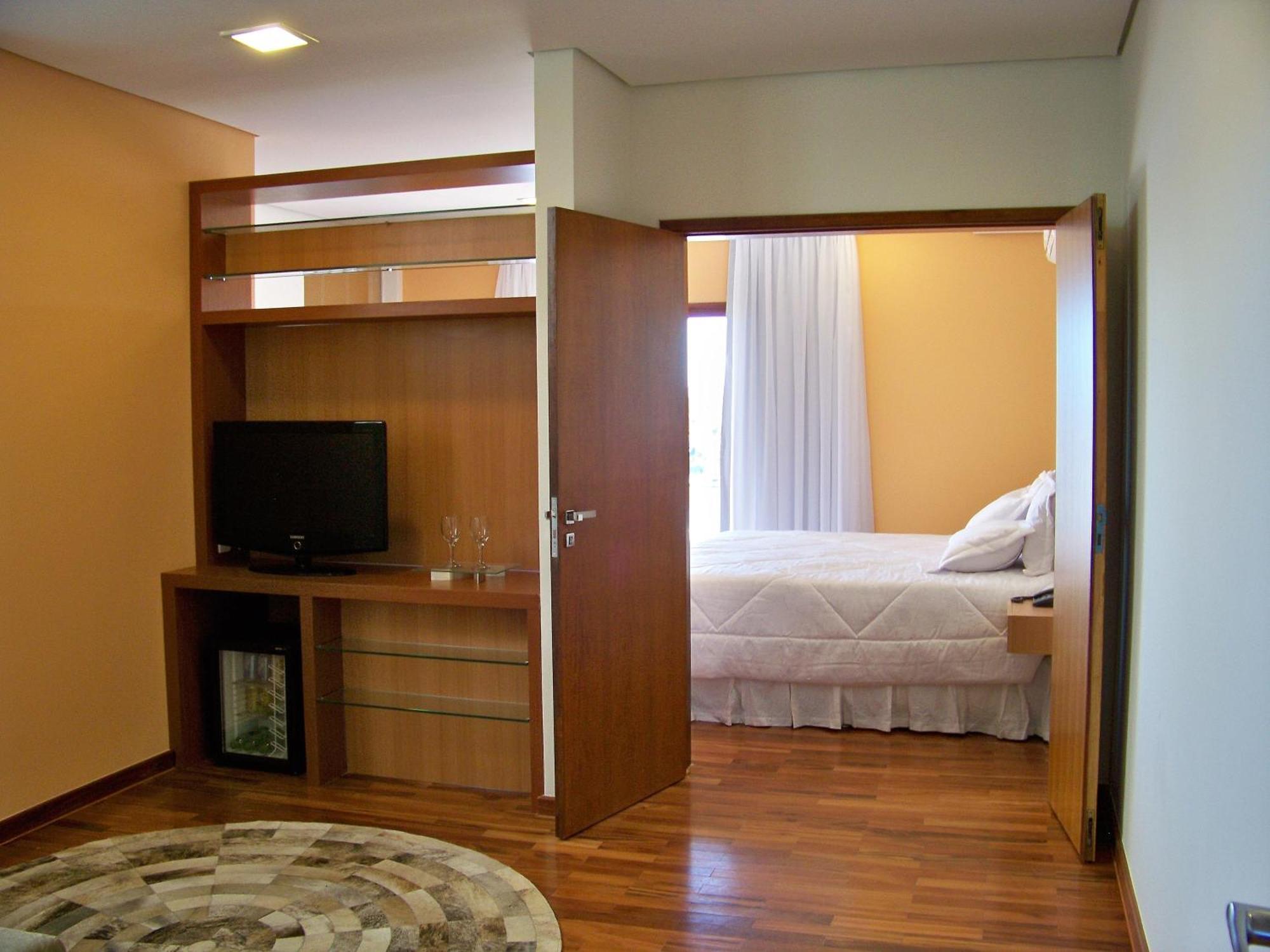 Ramada By Wyndham Furnaspark ฟอร์มิกา ภายนอก รูปภาพ