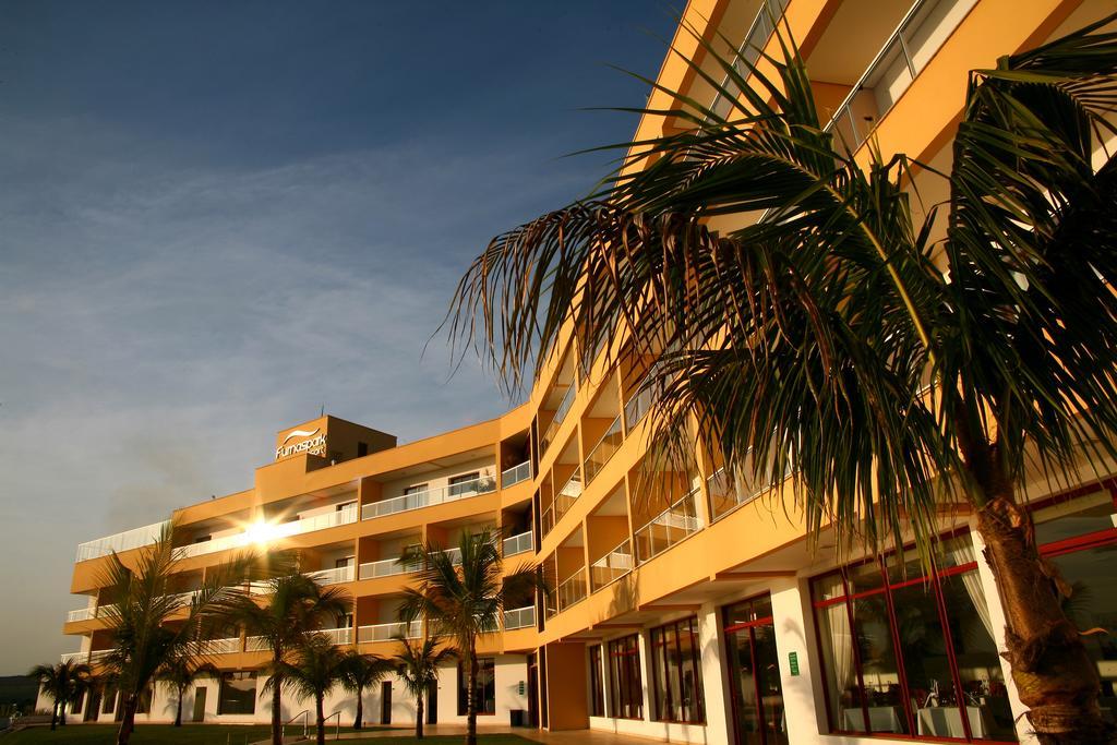Ramada By Wyndham Furnaspark ฟอร์มิกา ภายนอก รูปภาพ