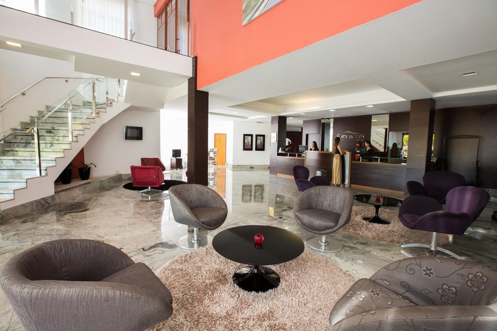 Ramada By Wyndham Furnaspark ฟอร์มิกา ภายนอก รูปภาพ