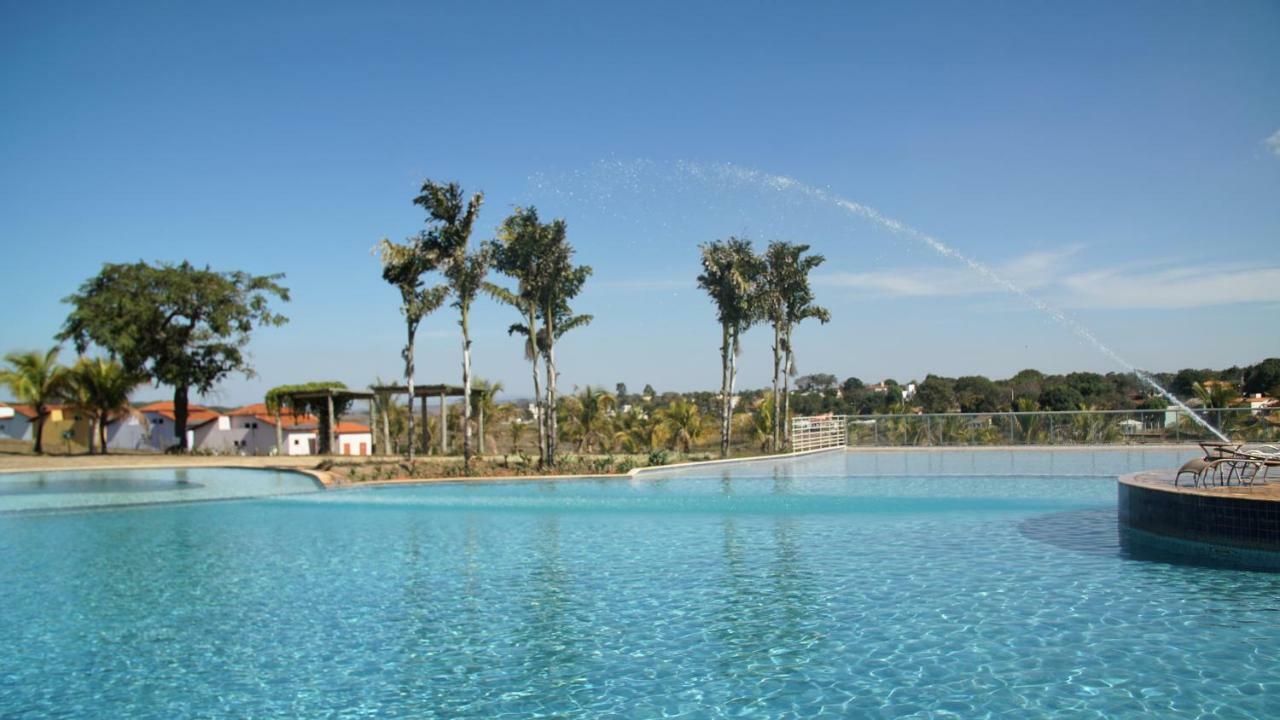 Ramada By Wyndham Furnaspark ฟอร์มิกา ภายนอก รูปภาพ