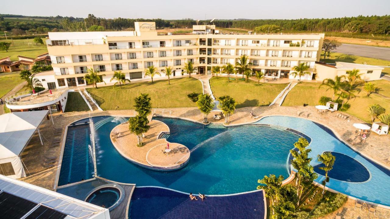 Ramada By Wyndham Furnaspark ฟอร์มิกา ภายนอก รูปภาพ